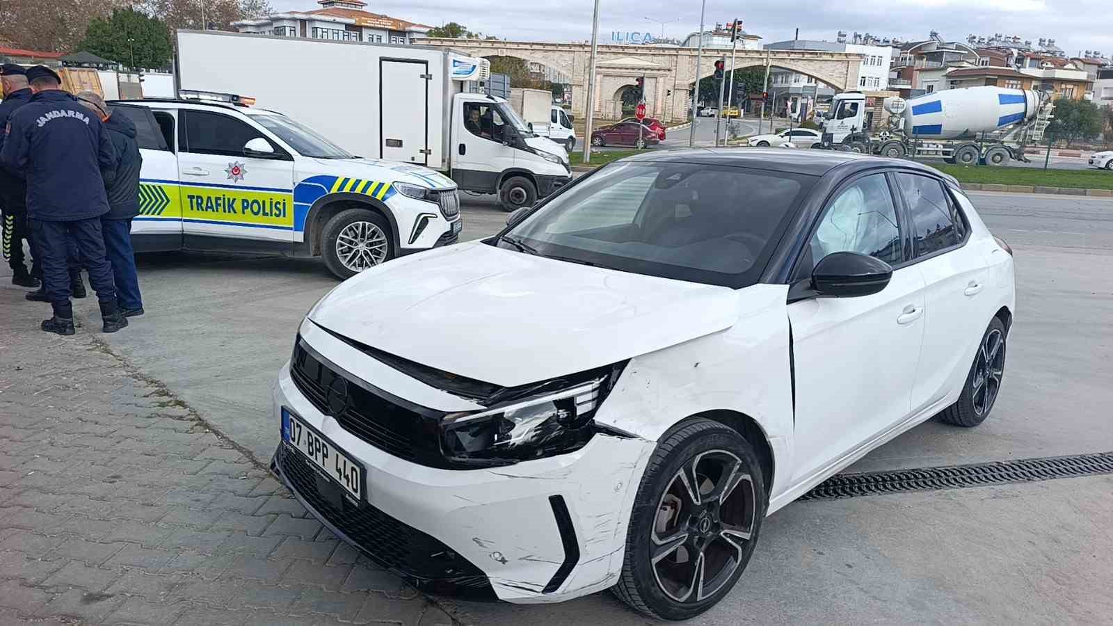 Antalya’da 4 araçlı zincirleme kaza: 1 yaralı
