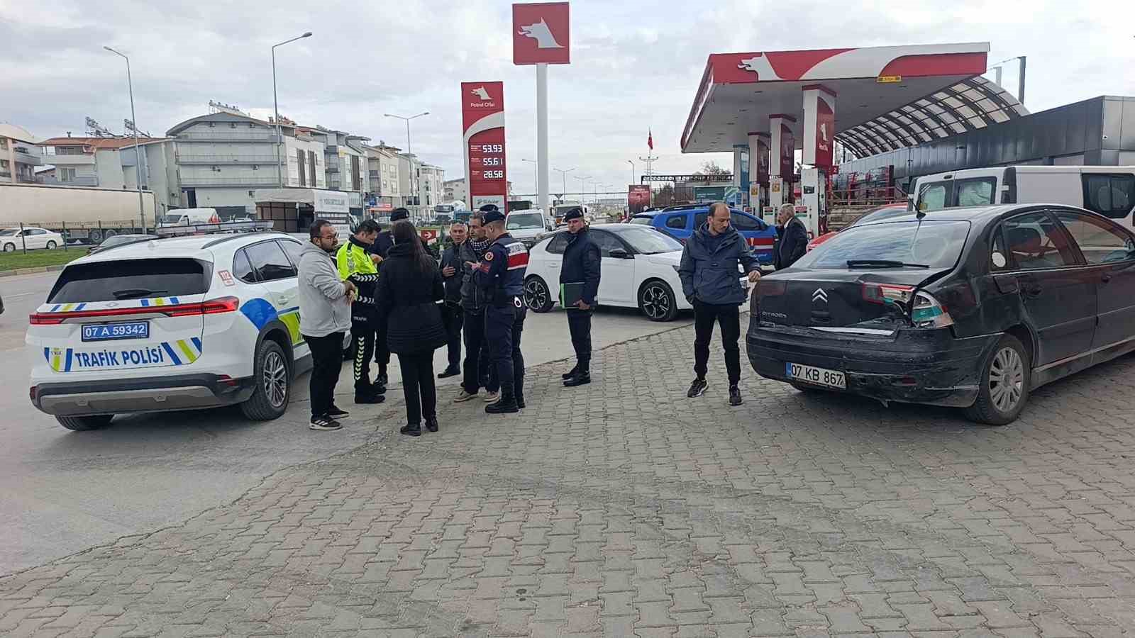 Antalya’da 4 araçlı zincirleme kaza: 1 yaralı

