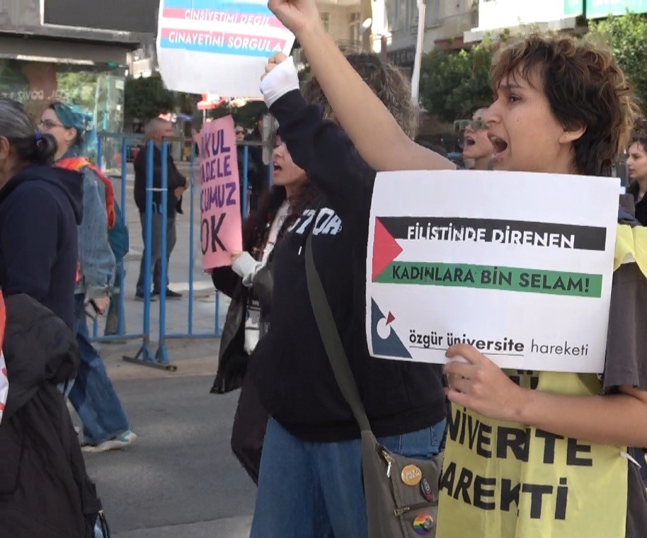 Antalya’da 8 Mart Dünya Kadınlar Günü yürüyüşü
