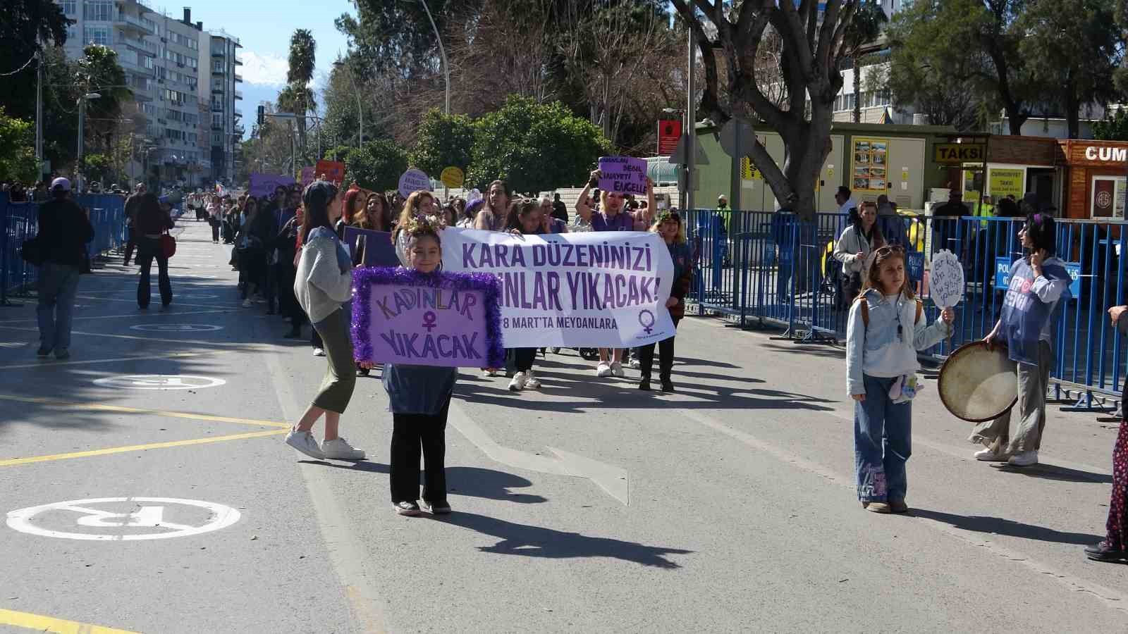 Antalya’da 8 Mart Dünya Kadınlar Günü yürüyüşü

