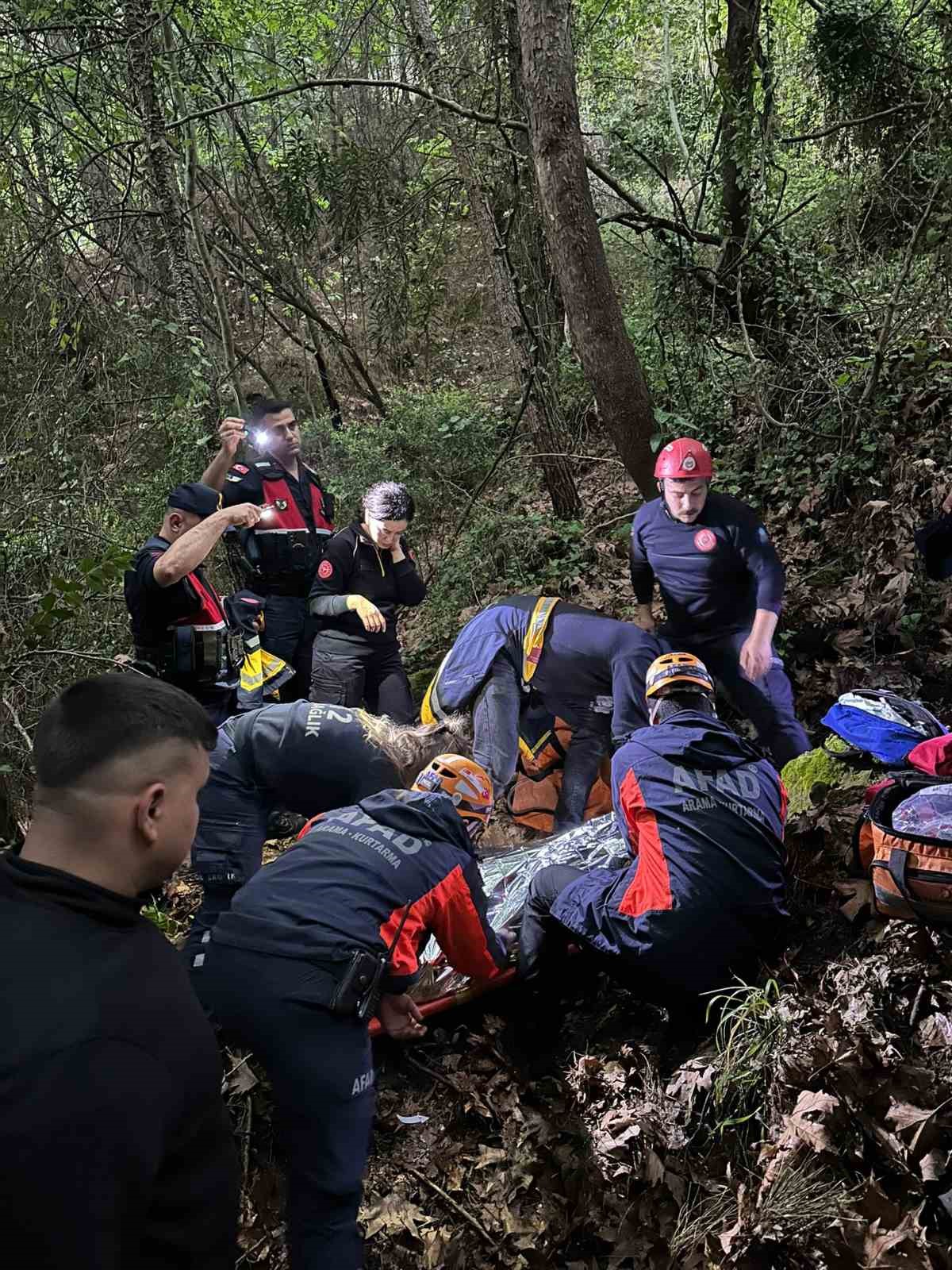 Antalya’da 80 metrelik uçuruma yuvarlanan adam yaralı olarak kurtarıldı
