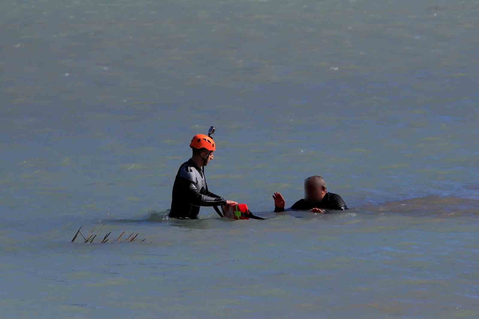 Antalya’da arkadaşlarına kızan belediye çalışanının eylemine can simitli müdahale
Antalya’da arkadaşlarına kızan belediye çalışanının eylemine can simitli müdahale