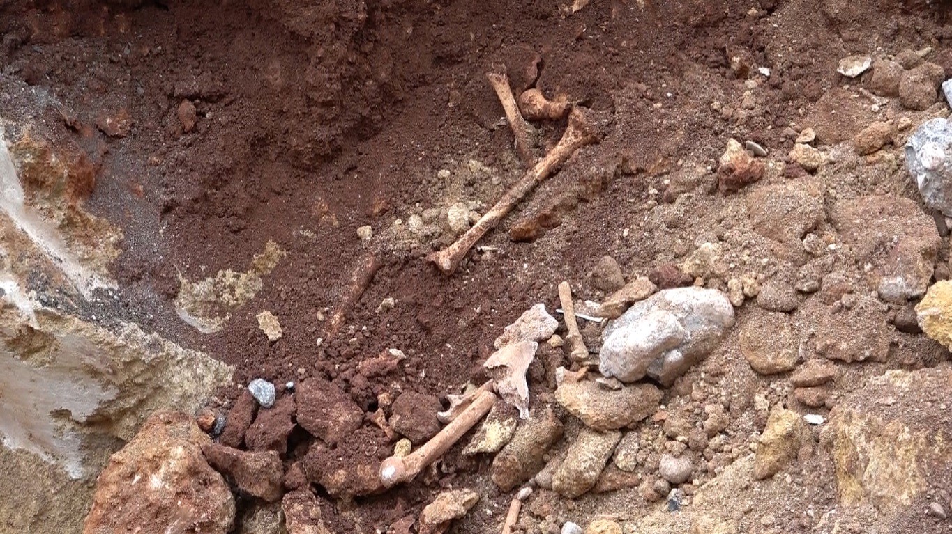 Antalya’da belediye kazısında kemik parçaları bulundu
