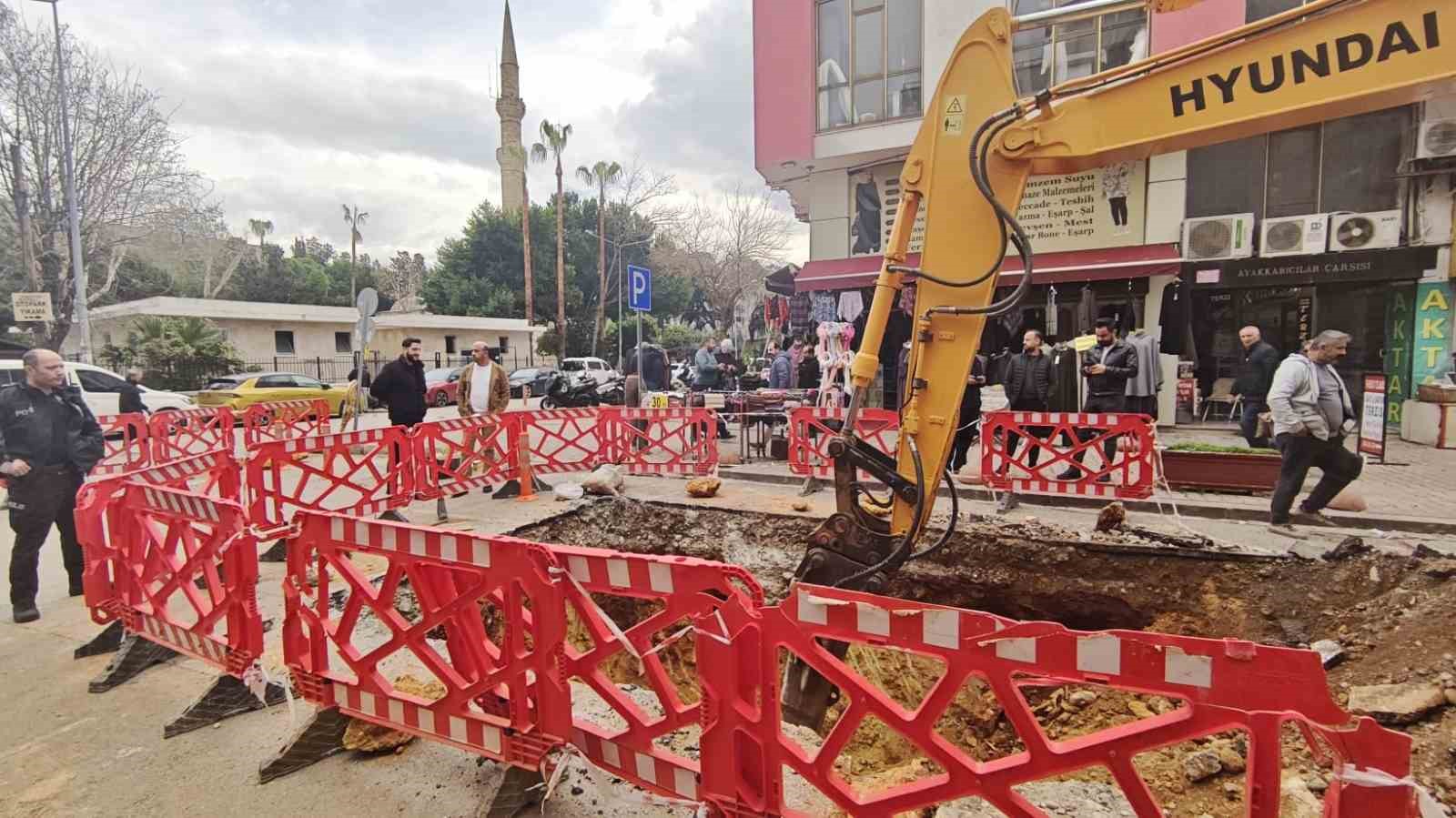 Antalya’da belediye kazısında kemik parçaları bulundu
