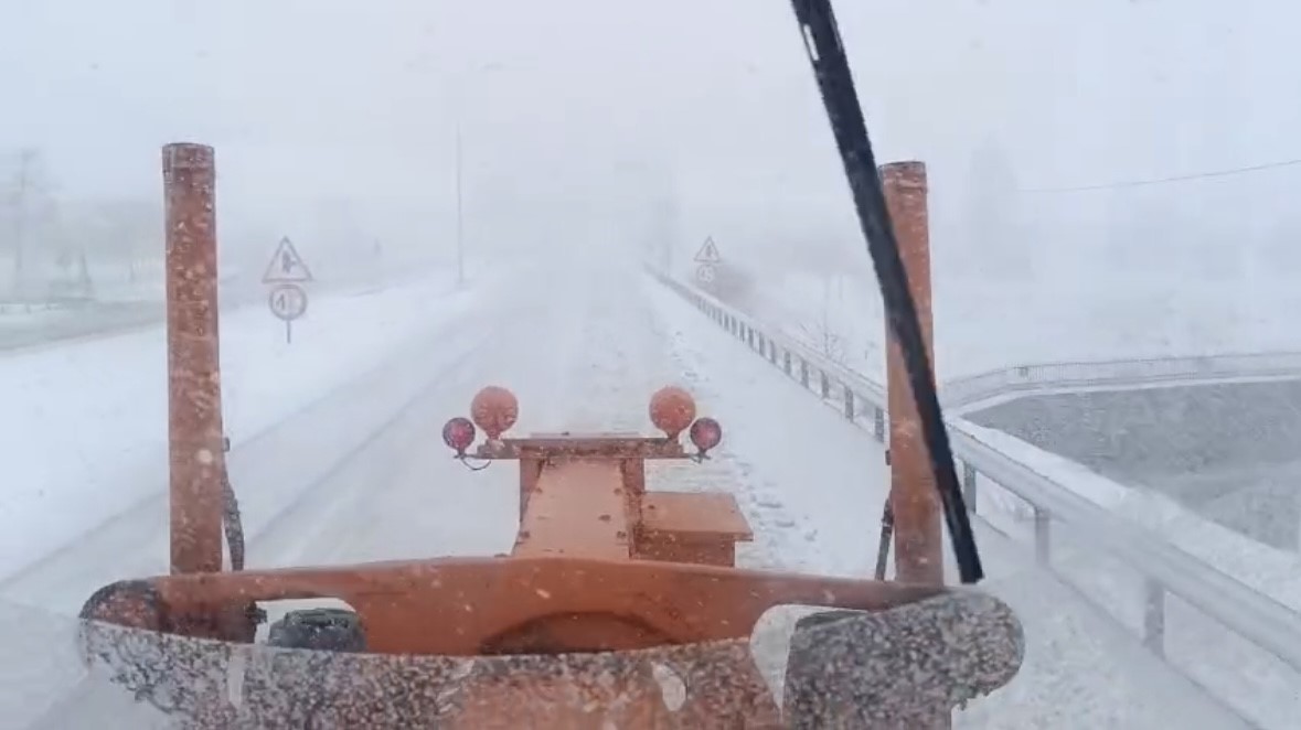 Antalya’da bin 825 rakımlı Alacabel’de kar yağışı
