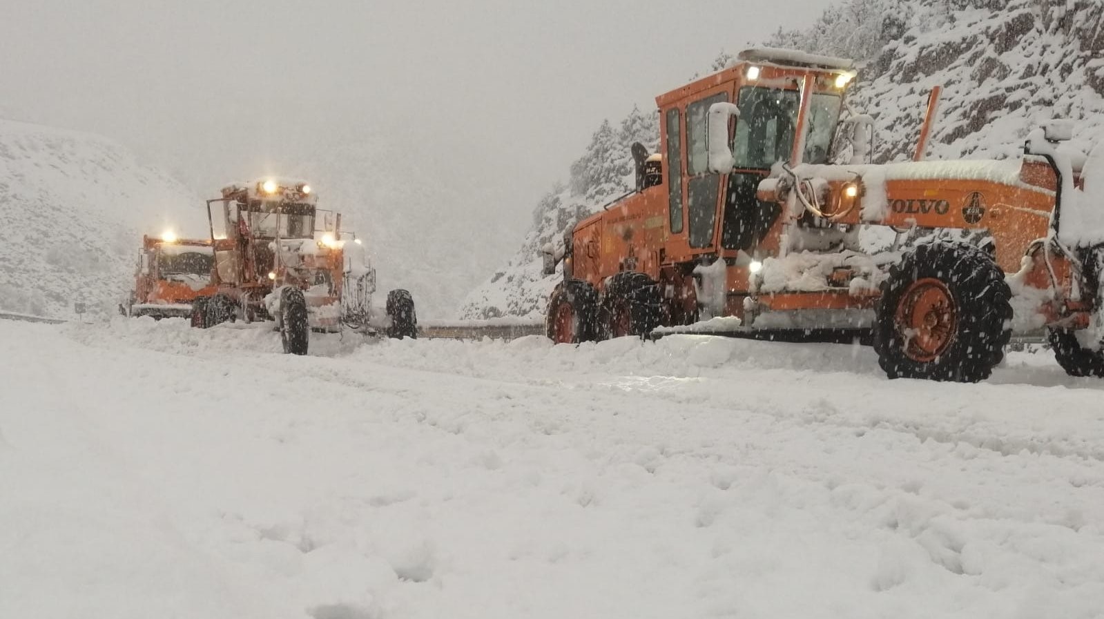 Antalya’da bin 825 rakımlı Alacabel’de kar yağışı

