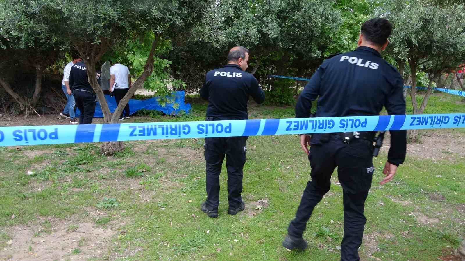 Antalya’da bir kişi ağaçlık alanda ölü bulundu
