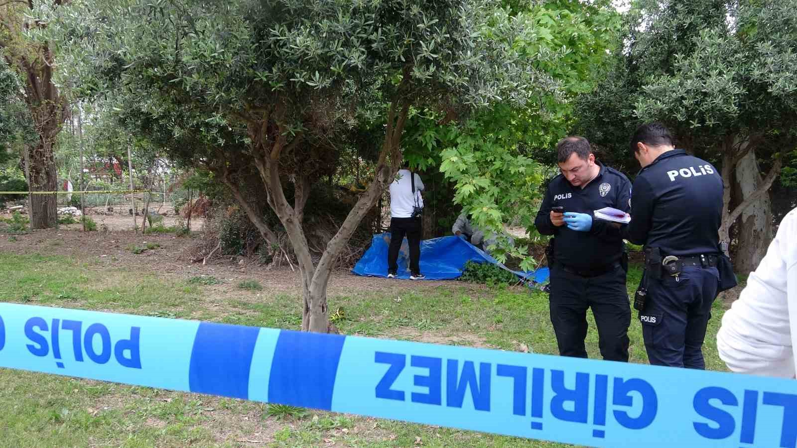 Antalya’da bir kişi ağaçlık alanda ölü bulundu
