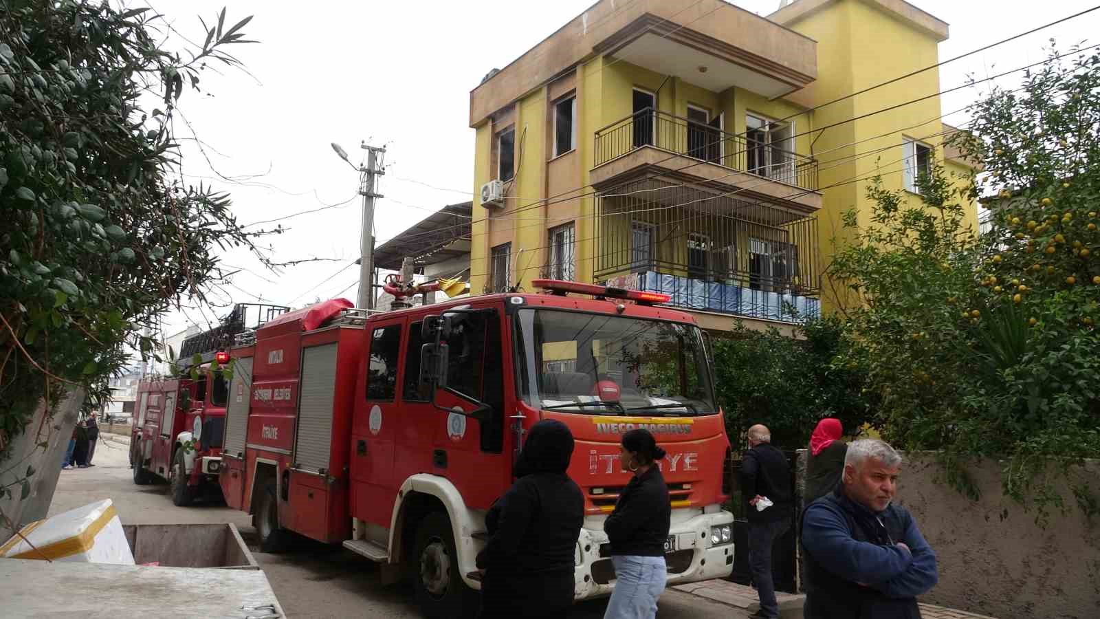 Antalya’da dairede çıkan yangın korkuttu
