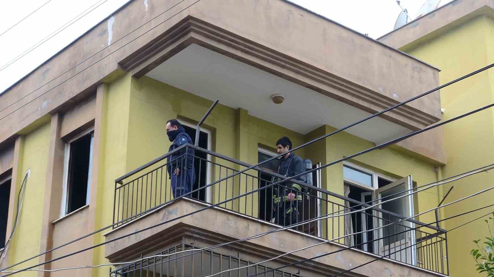 Antalya’da dairede çıkan yangın korkuttu
