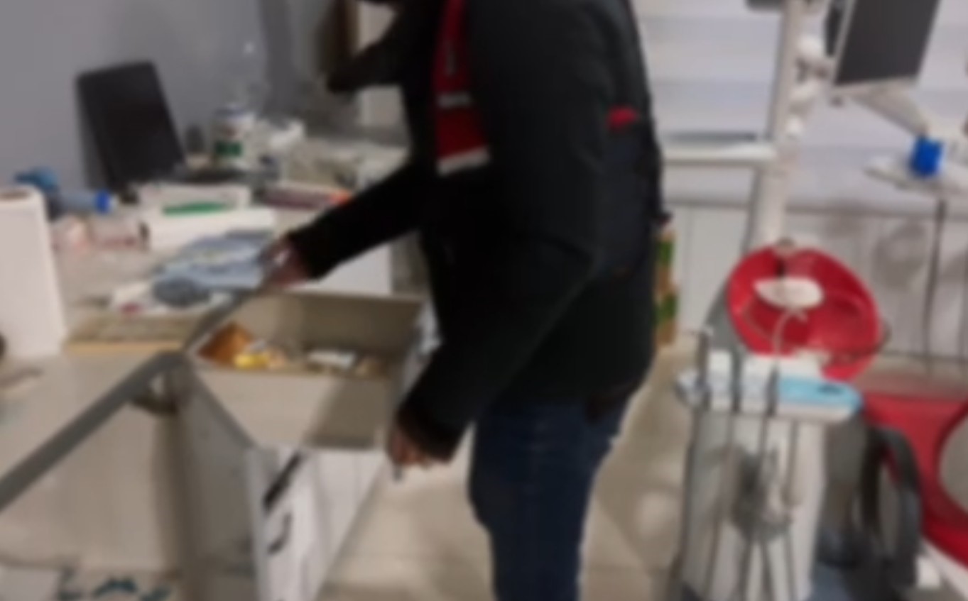 Antalya’da diplomasız kaçak diş tedavisi yapan şüpheliye operasyon
