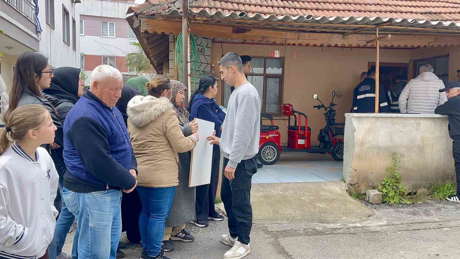 Antalya’da evde ölü bulunan gencin teyzesinden yürek yakan ağıt: "Dayanamam ben, içim yanıyor"
