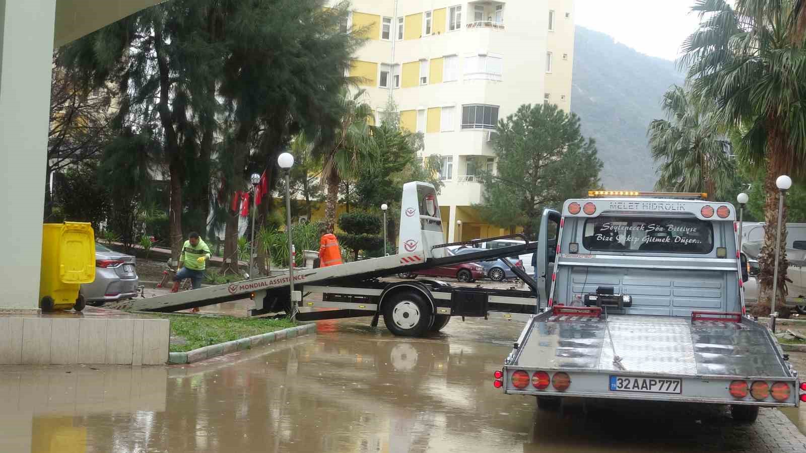 Antalya’da felaketin bilançosu gün ağarınca ortaya çıktı
