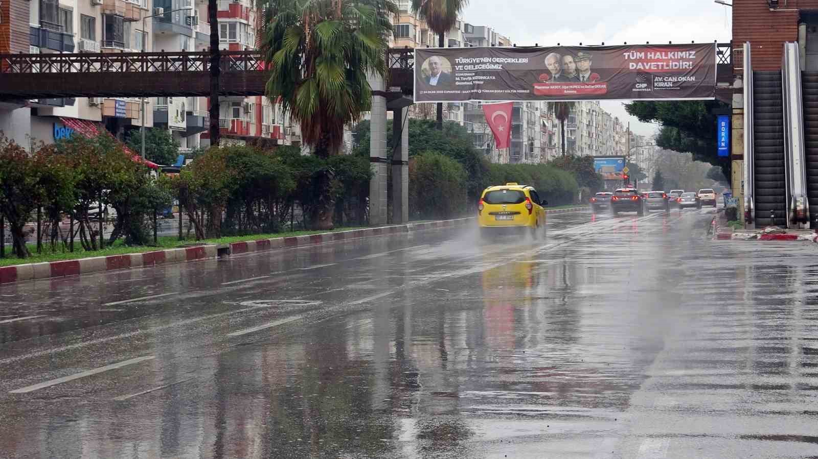 Antalya’da gece başlayıp sabah saatlerine kadar etkili olan sağanak etkisini yitirdi
