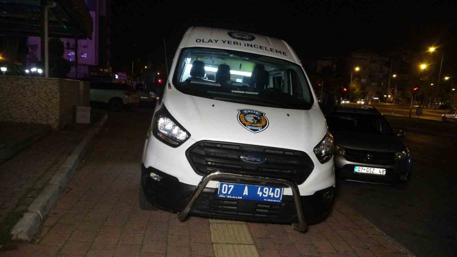 Antalya’da genç adam kaldırımda ölü bulundu
