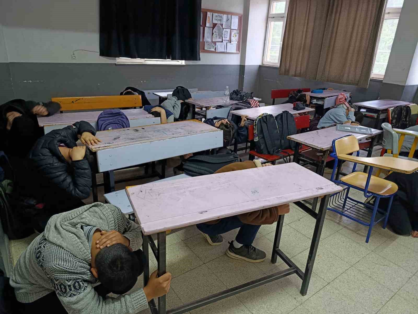 Antalya’da gerçeğini aratmayan deprem ve yangın tatbikatı
