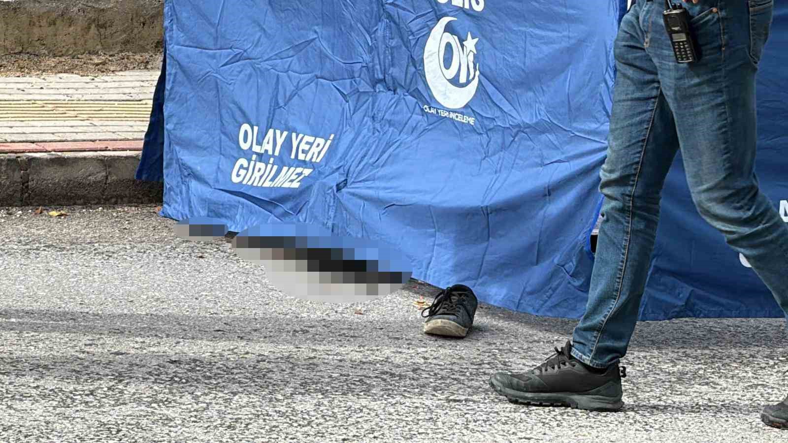 Antalya’da hafif ticari araç motosikletle çarpıştı: 1 ölü
