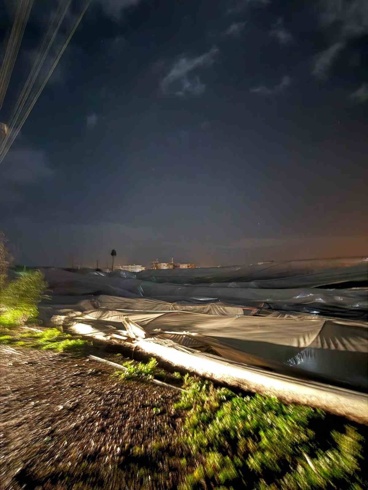 Antalya’da hortum seralara zarar verdi
