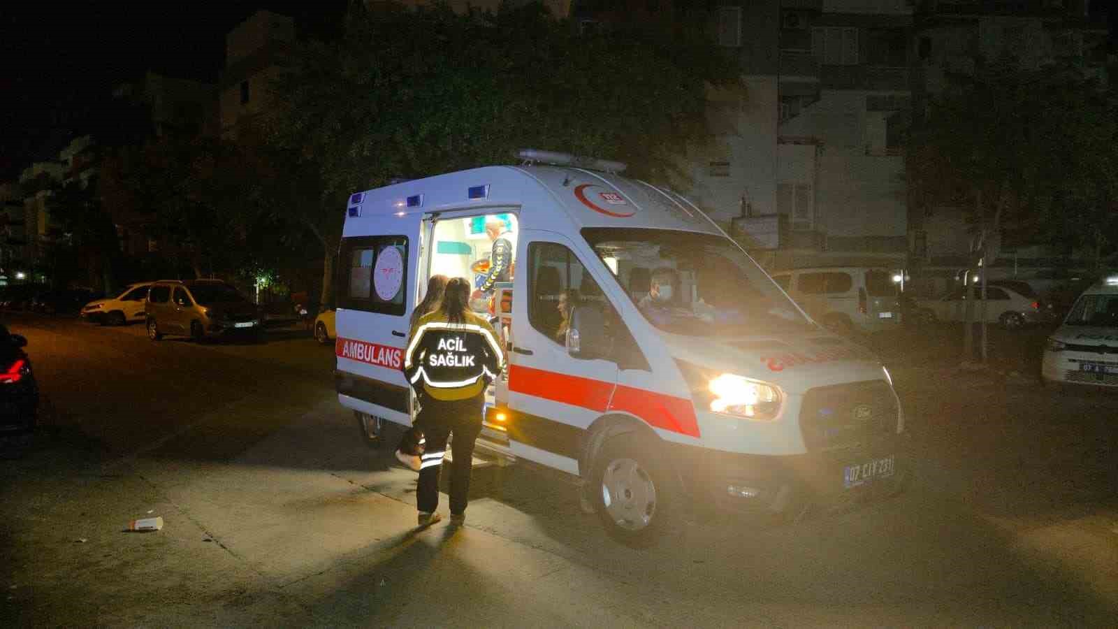 Antalya’da iki motosiklet çarpıştı: 3 yaralı
