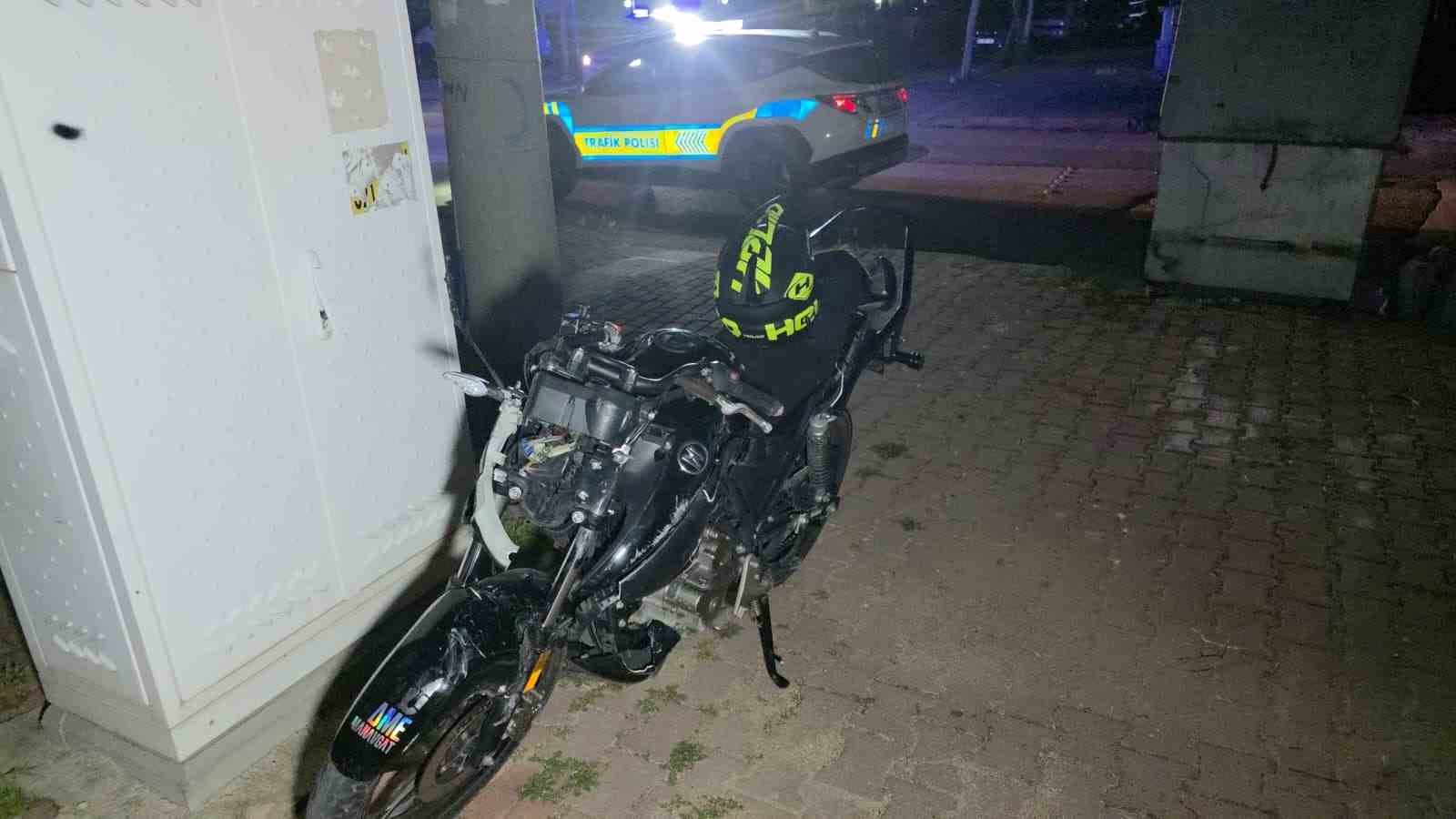 Antalya’da iki motosiklet çarpıştı: 3 yaralı
