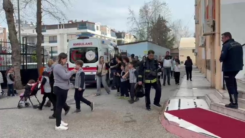 Antalya’da ilkokulda yangın çıktı: Öğrenciler tahliye edildi
