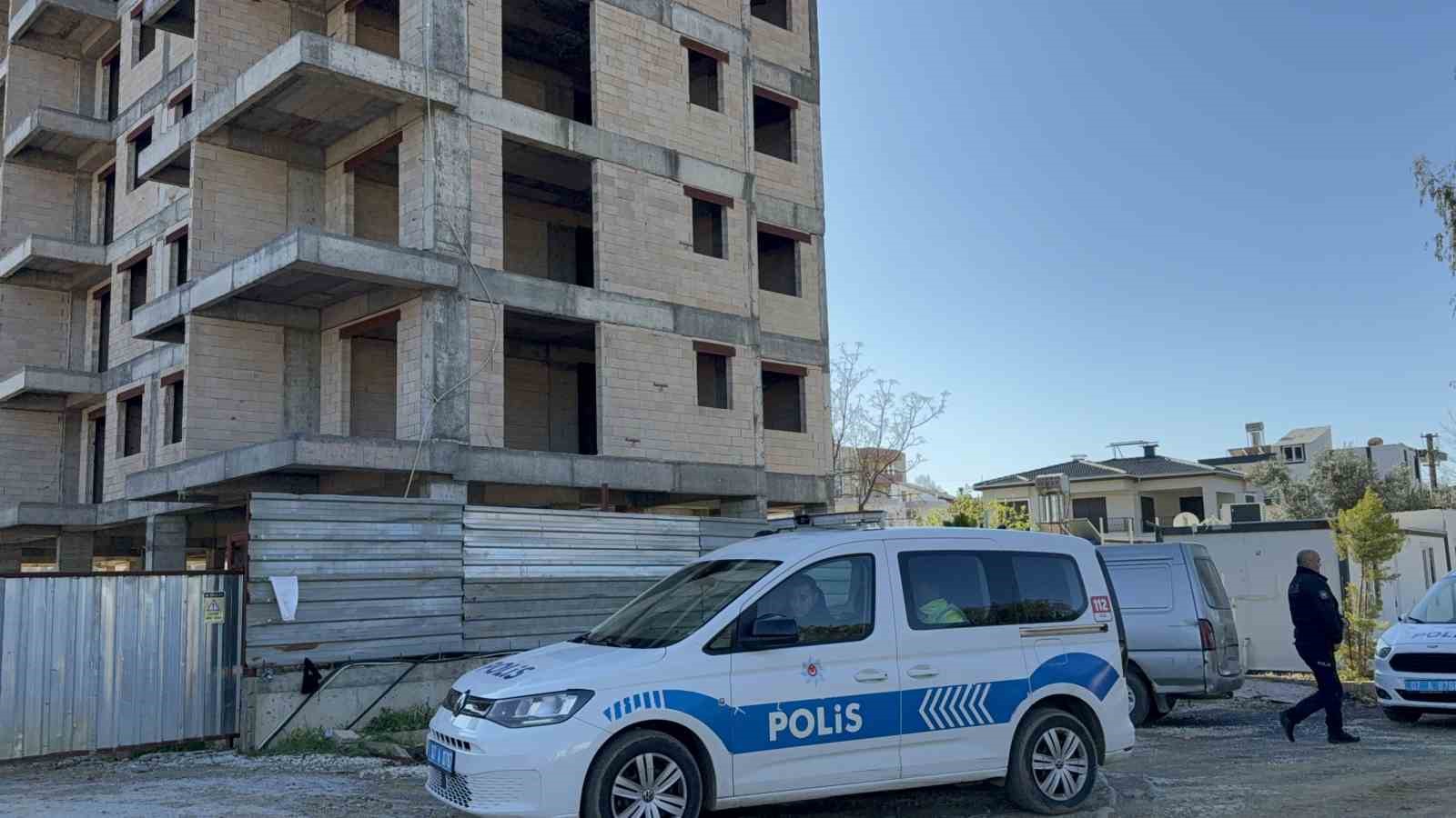 Antalya’da inşaattın 5’nci katından düşen işçi yaralandı
