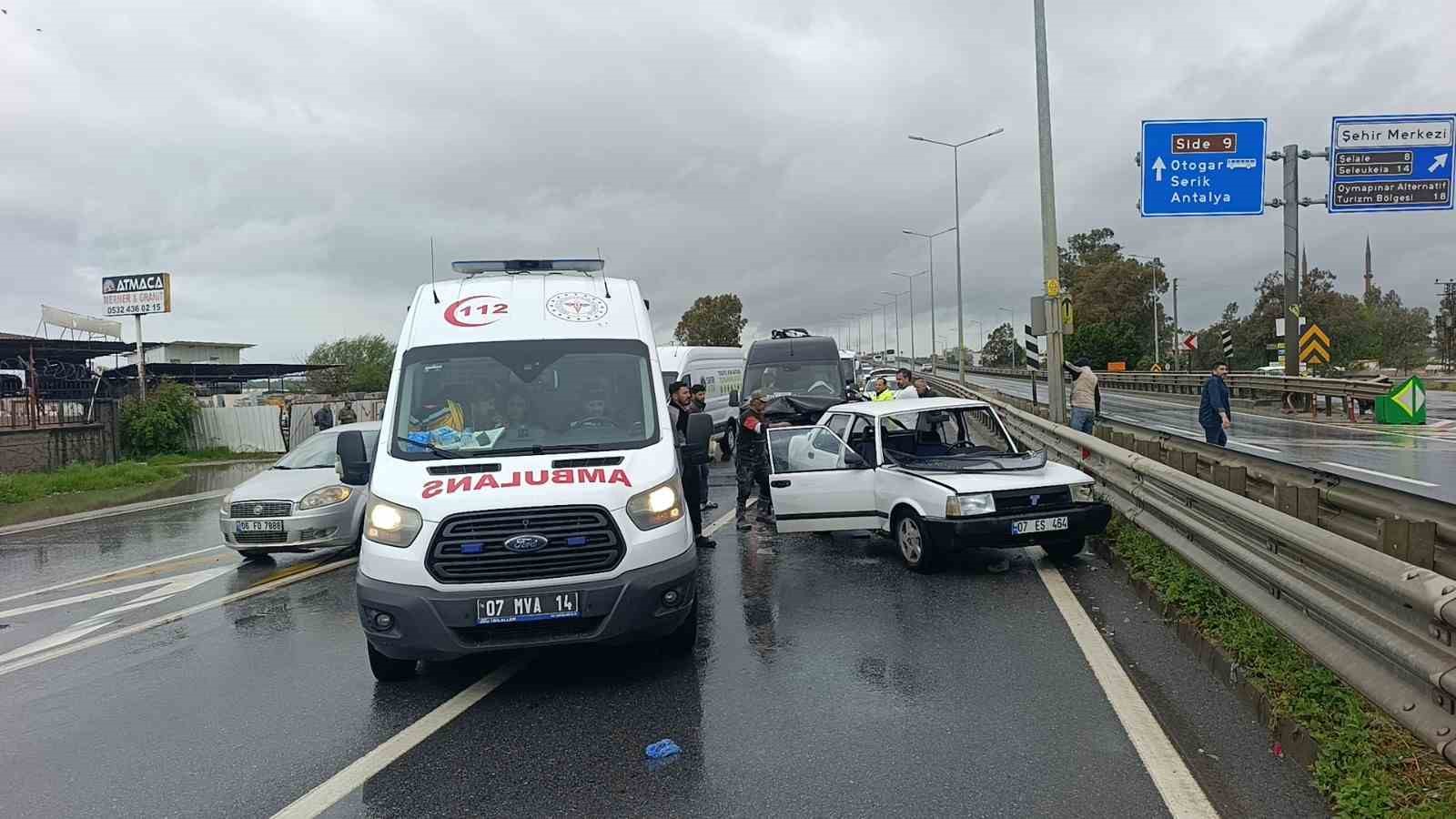Antalya’da intihar teşebbüsü gibi kaza güvenlik kamerasında
