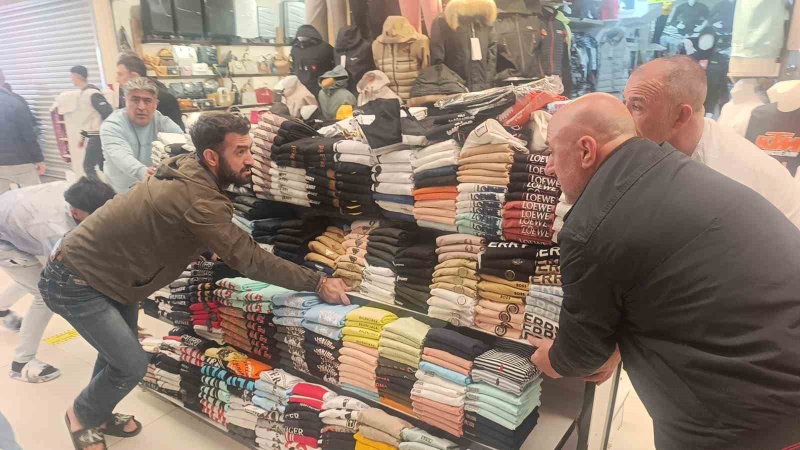 Antalya’da iş merkezinde yangın paniği
