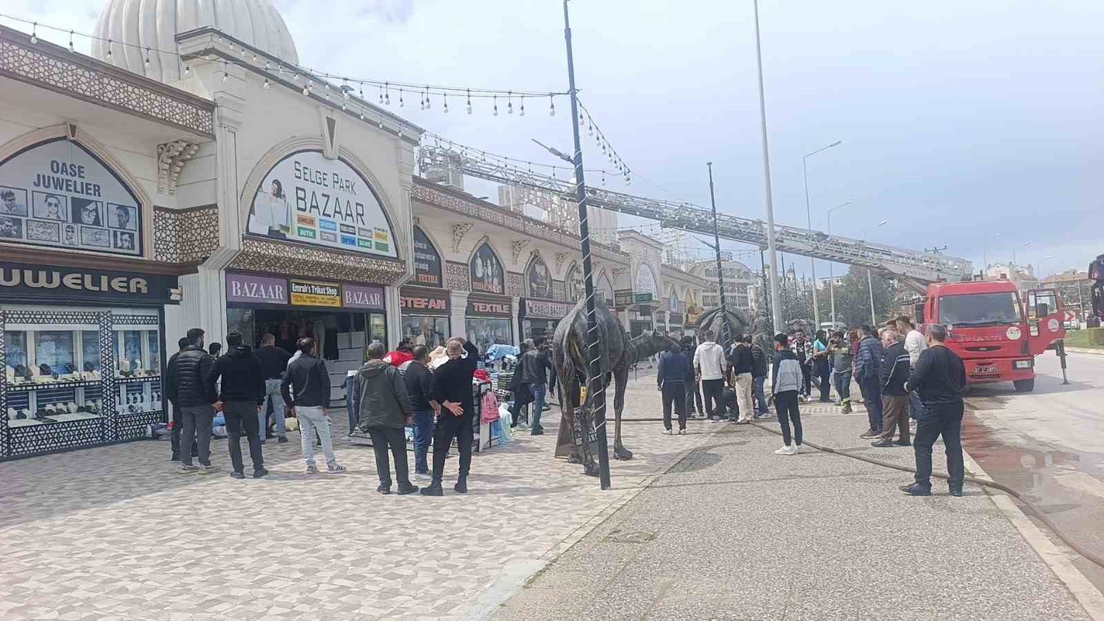 Antalya’da iş merkezinde yangın paniği
