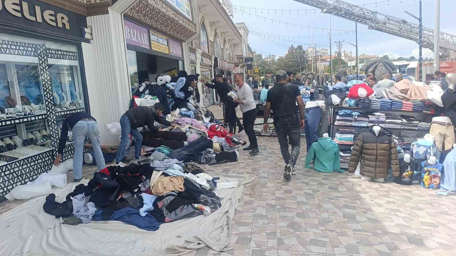 Antalya’da iş merkezinde yangın paniği
