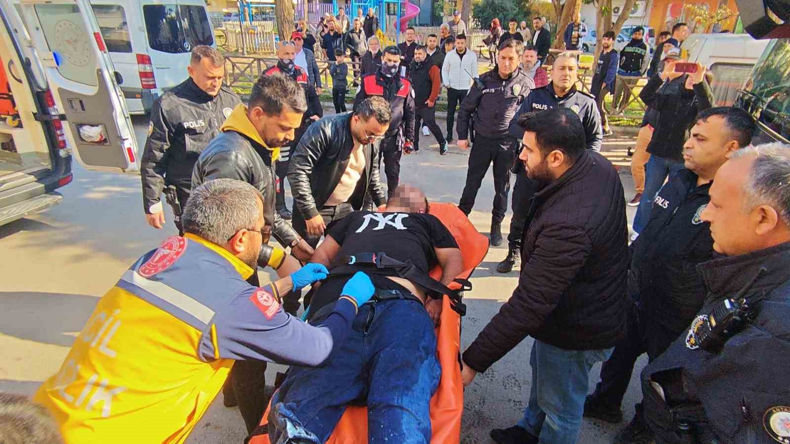 Antalya’da işyerini kendini kilitleyip yangın çıkaran pideci, camları kırıp içeriye giren itfaiye ekiplerince baygın bulundu
