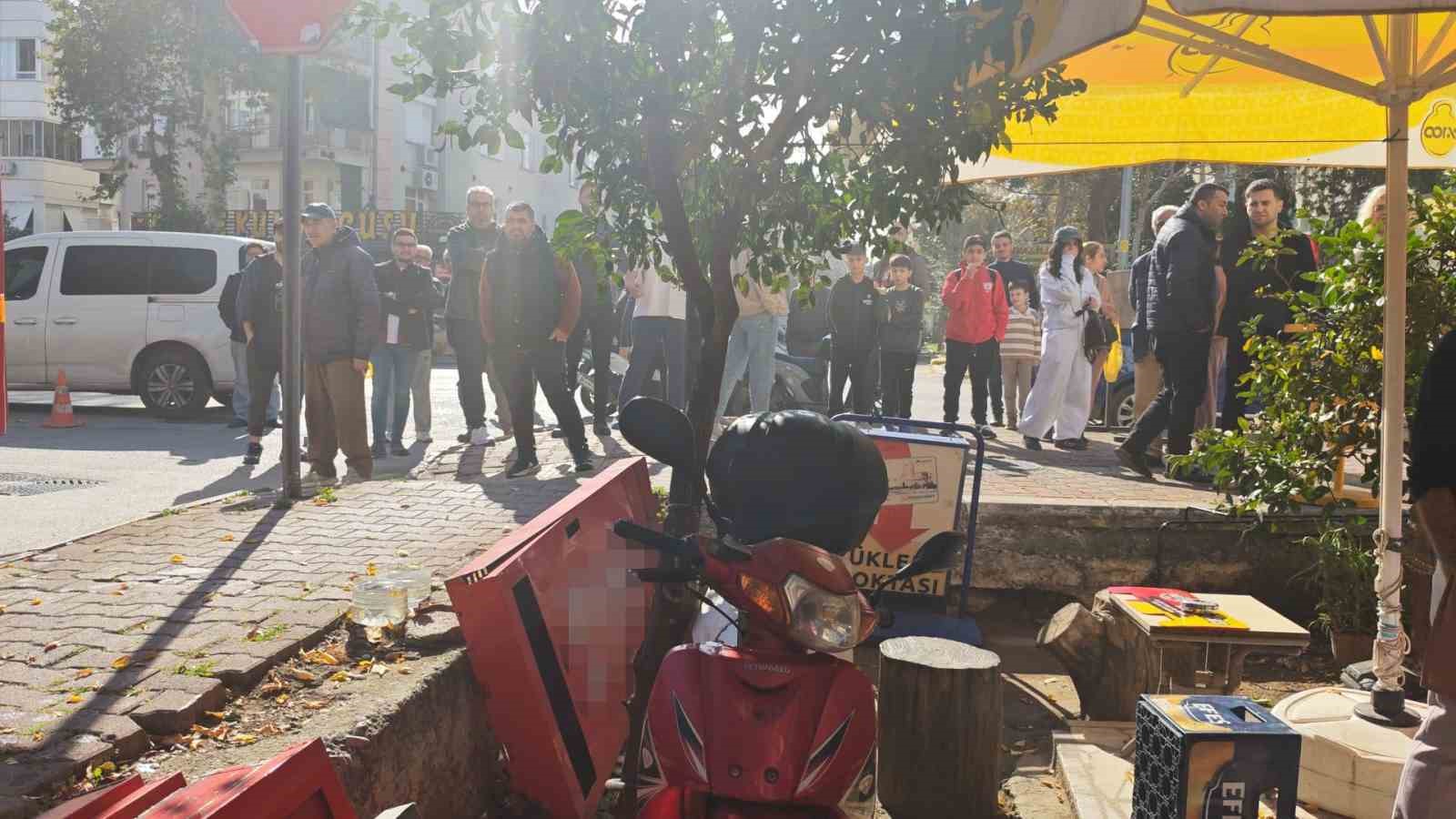 Antalya’da işyerini kendini kilitleyip yangın çıkaran pideci, camları kırıp içeriye giren itfaiye ekiplerince baygın bulundu
