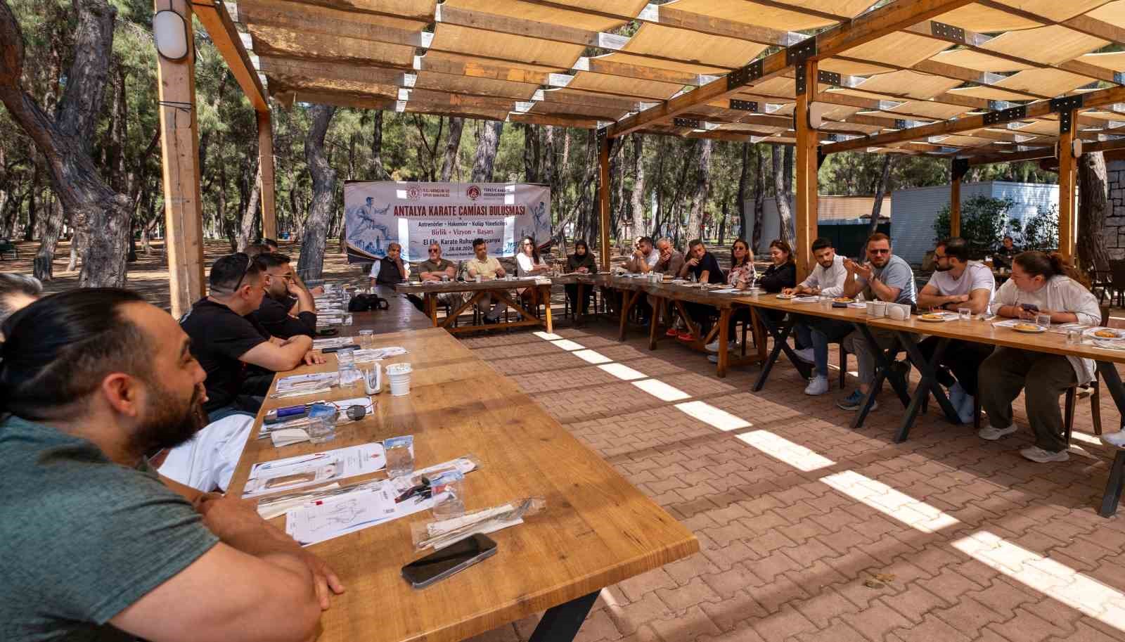 Antalya’da karate sporu kurumsal yapıya kavuşacak
