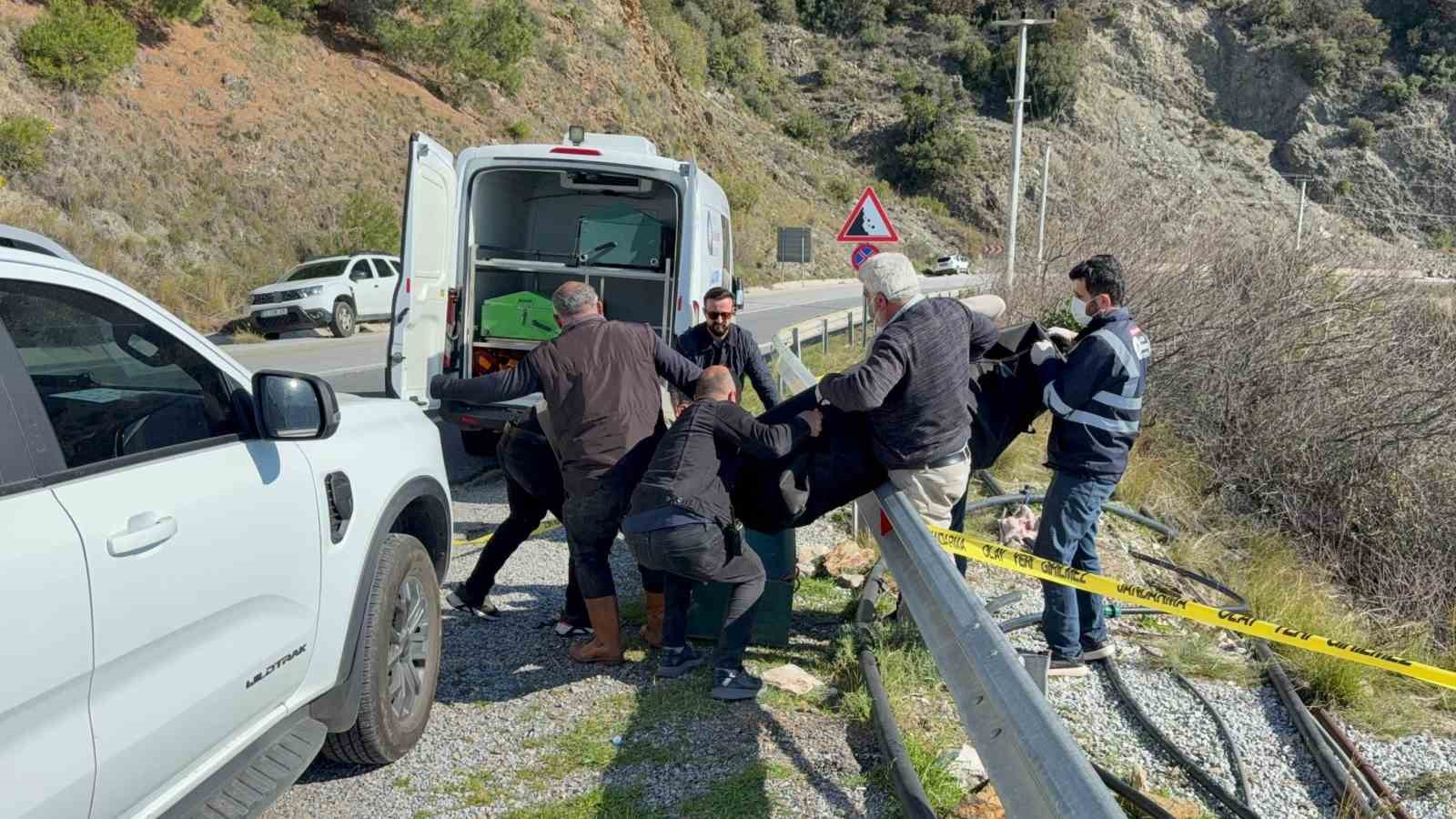Antalya’da karayolu kenarında cesedi bulunan kadının kimliği belli oldu
