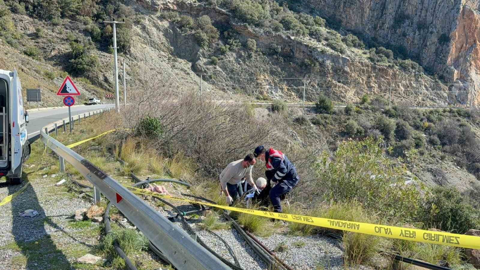 Antalya’da karayolu kenarında cesedi bulunan kadının kimliği belli oldu
