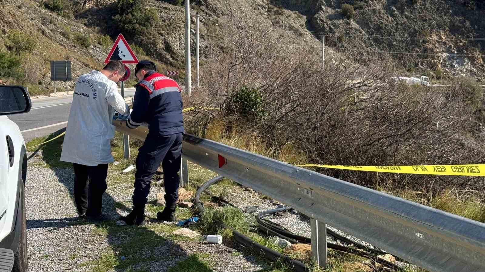 Antalya’da karayolu kenarında kadın cesedi bulundu
