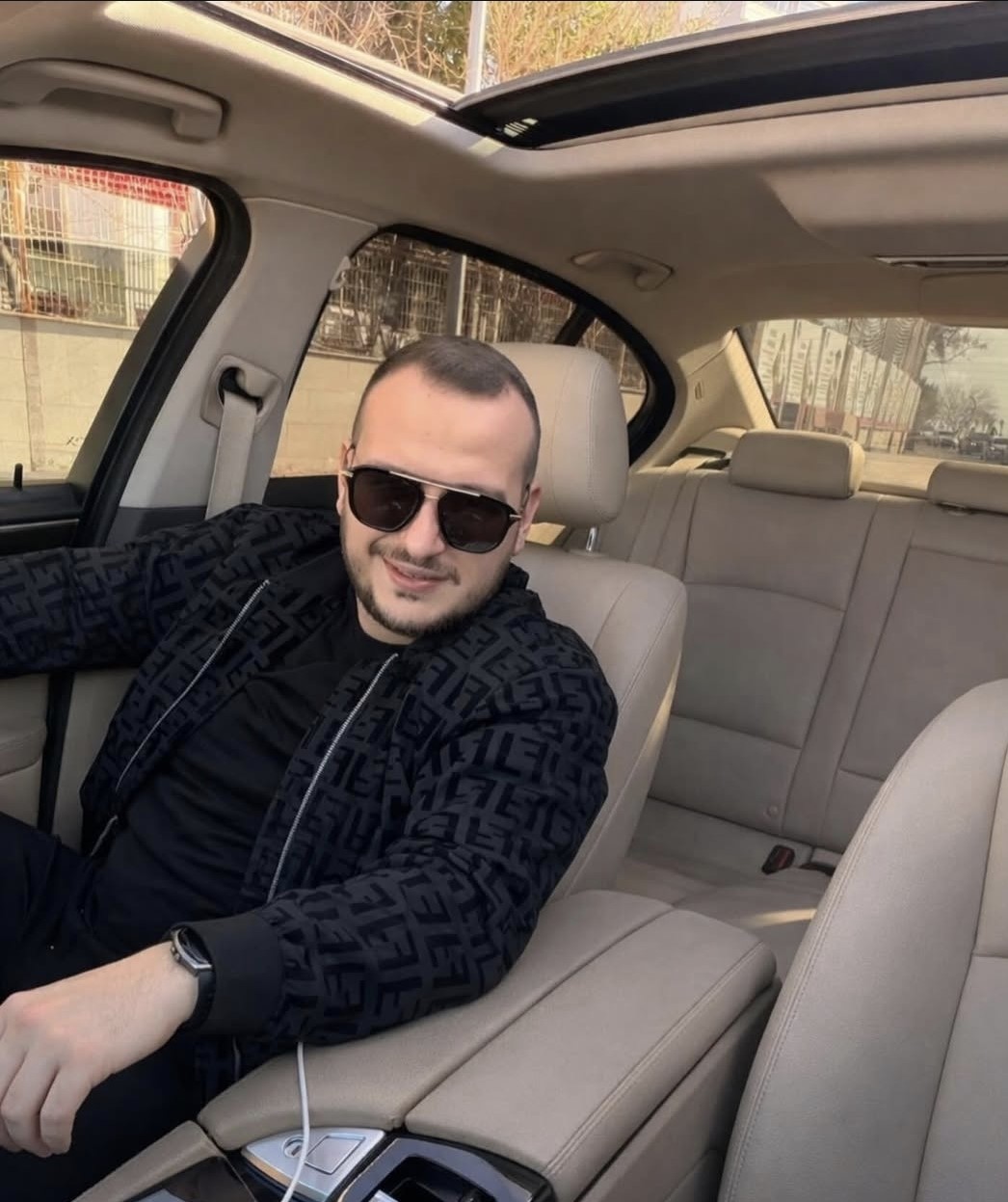 Antalya’da kontrolden çıkan lüks otomobil duvara çarptı: 1 ölü
