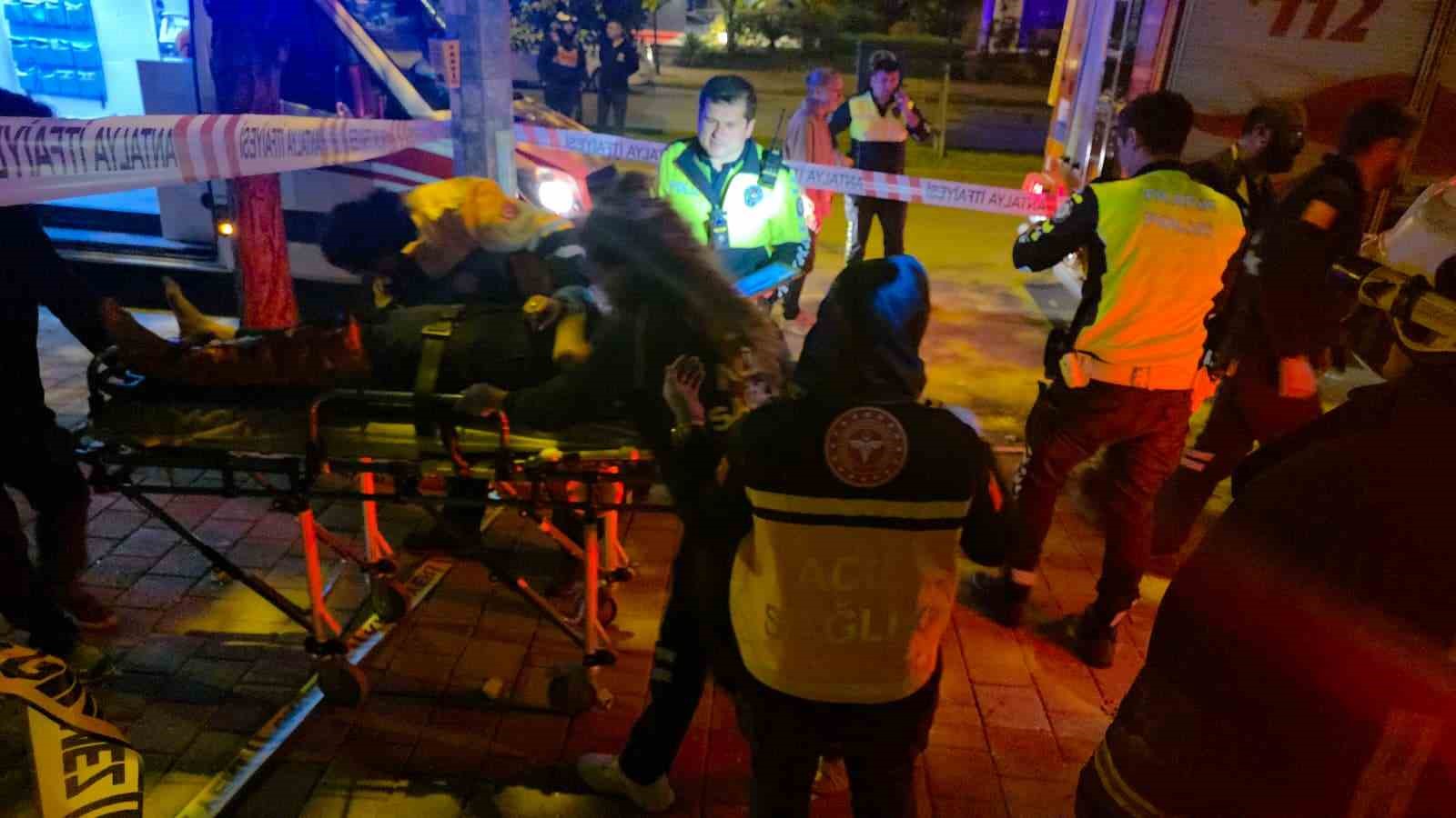 Antalya’da kontrolden çıkan lüks otomobil duvara çarptı: 1 ölü
