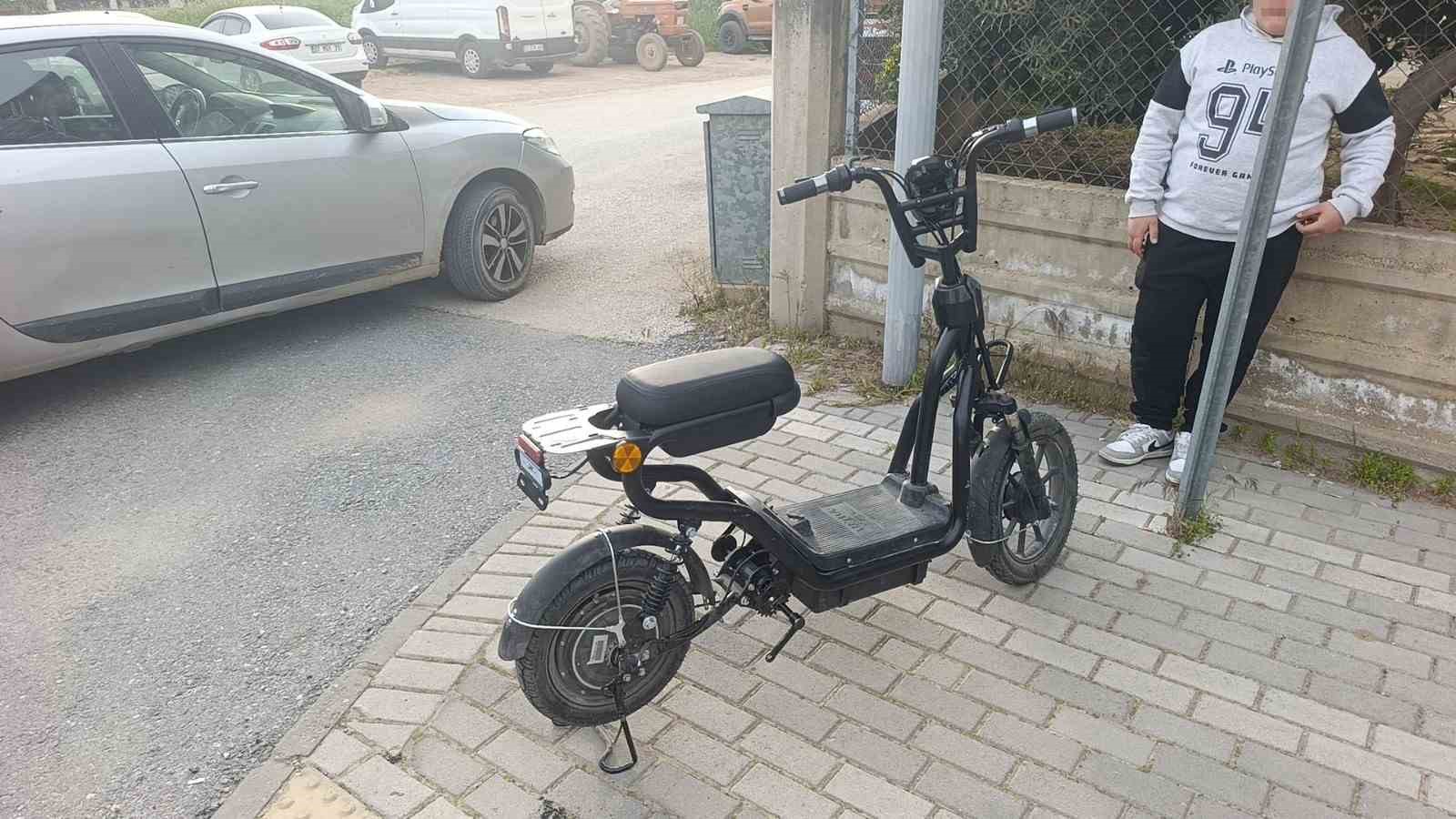 Antalya’da motosiklet ile elektrikli bisiklet çarpıştı: 3’ü çocuk 4 yaralı

