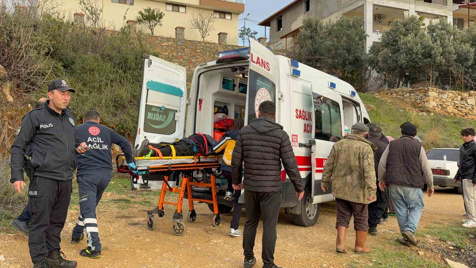 Antalya’da motosiklet uçuruma yuvarlandı: 2 yaralı
