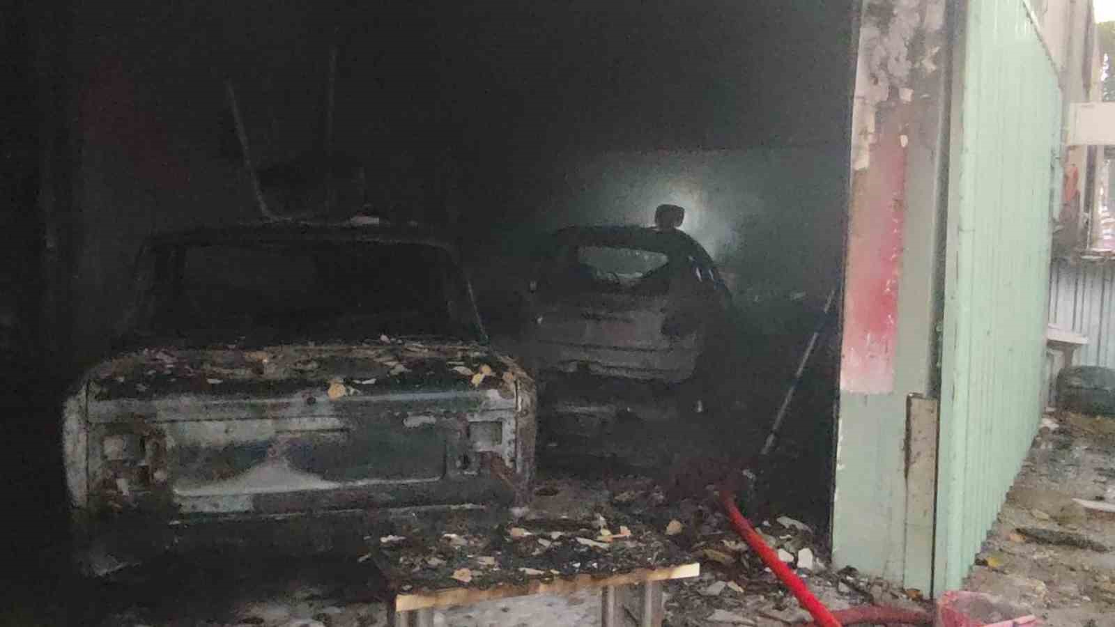 Antalya’da oto boyama atölyesindeki yangında iki iş yeri zarar gördü
