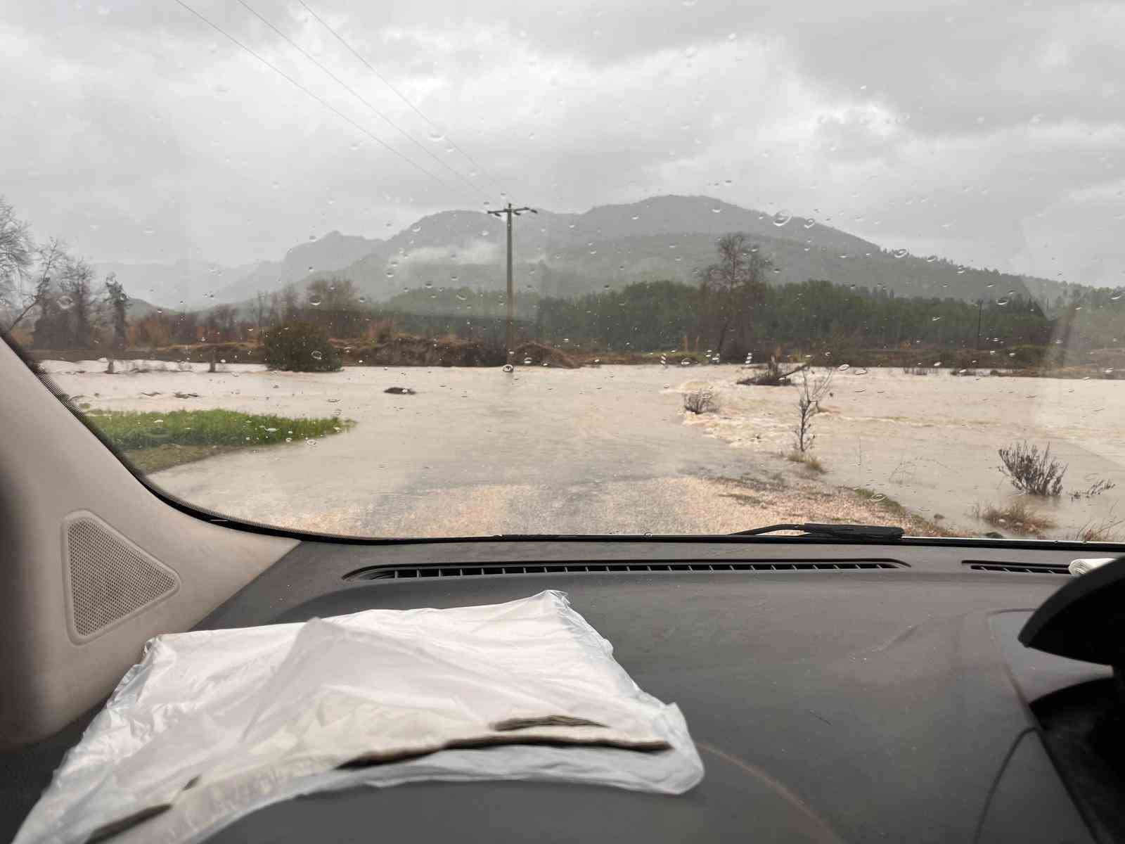 Antalya’da sağanak taşkına yol açtı
Antalya’da sağanak taşkına yol açtı