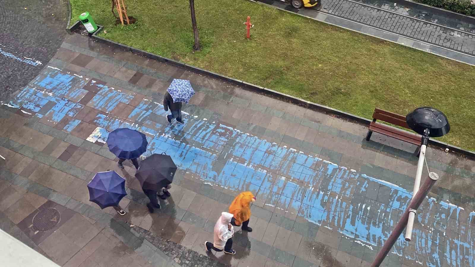 Antalya’da sağanak ve şiddetli rüzgar etkili oldu
