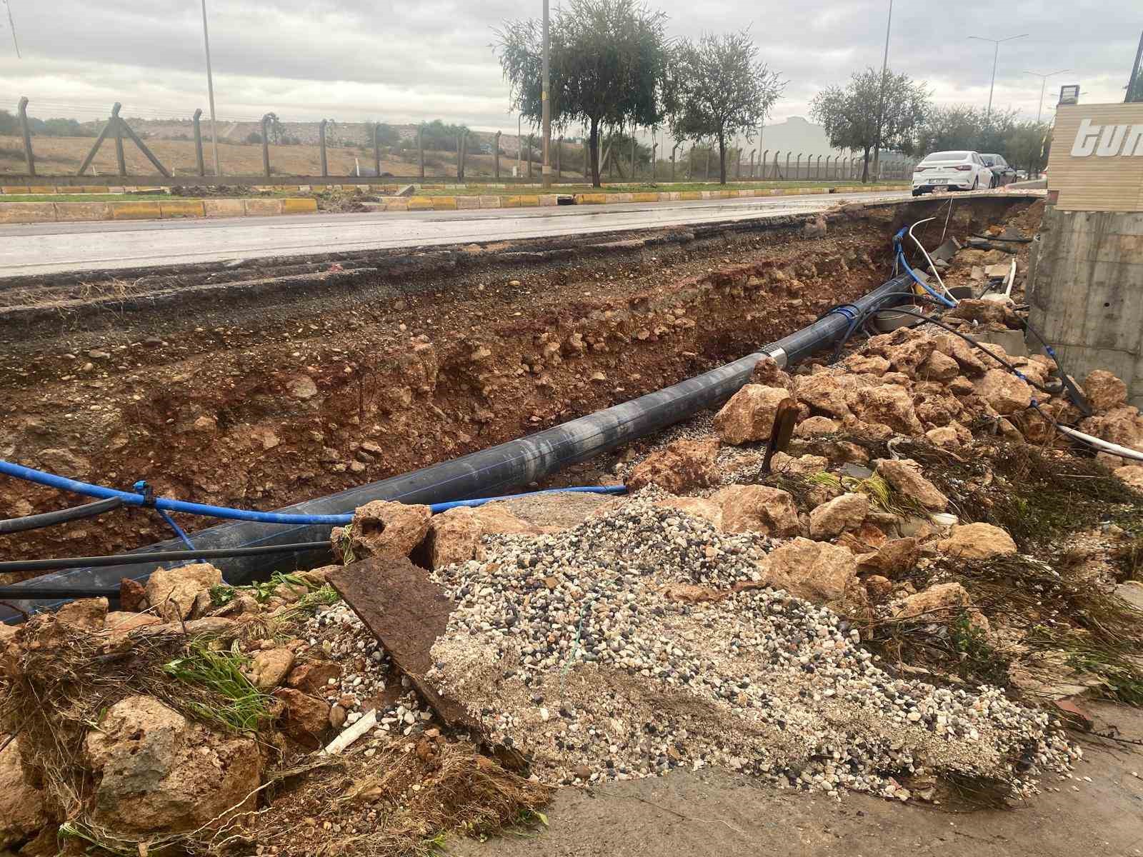 Antalya’da sağanak yağmur Aksu’da su baskınlarına sebep oldu
