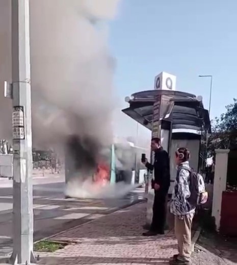 Antalya’da seyir halindeki halk otobüsü alevlere teslim oldu
