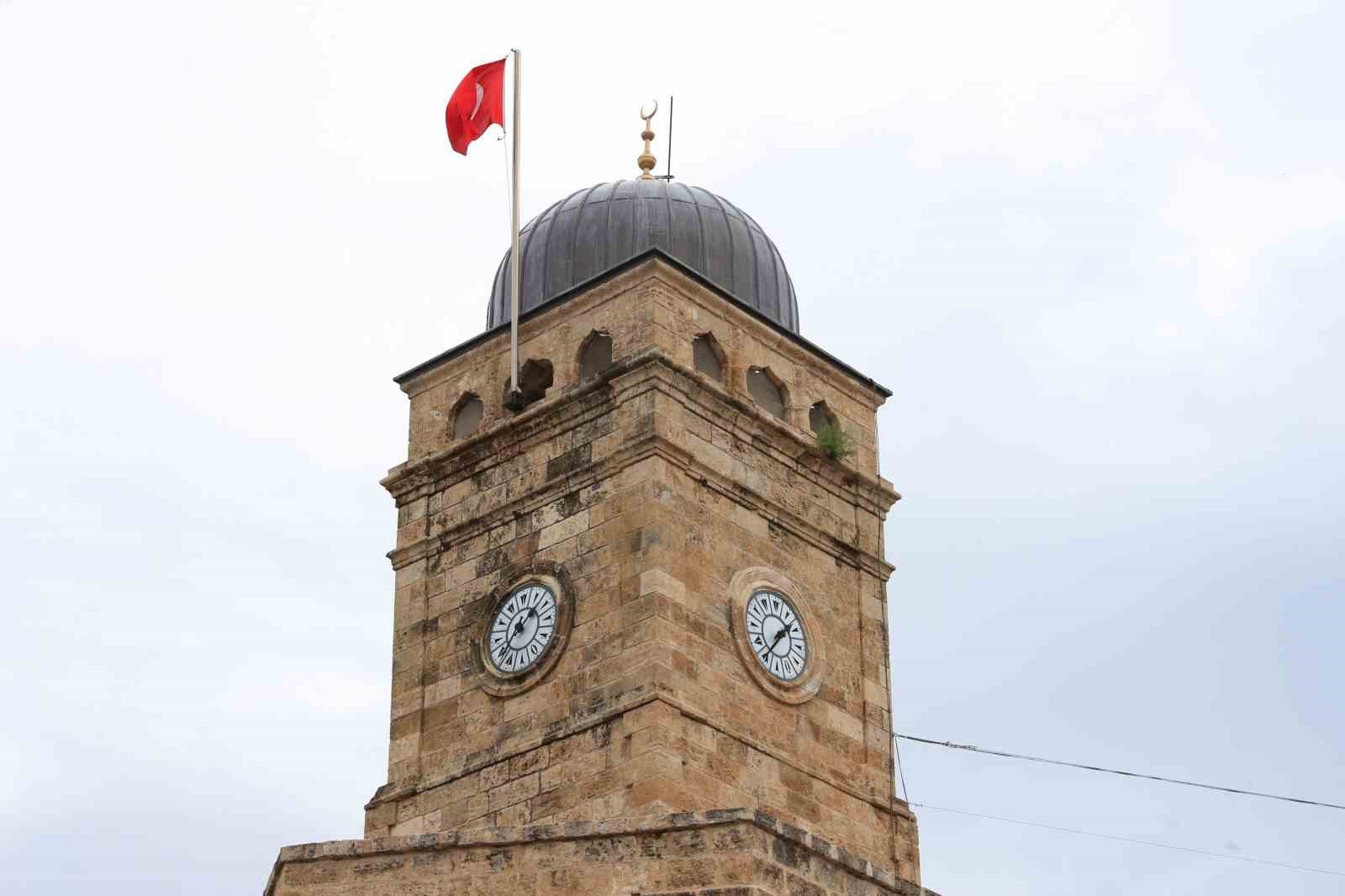 Antalya’da tarihi Saat Kulesi’nde zaman bir kez daha durdu
