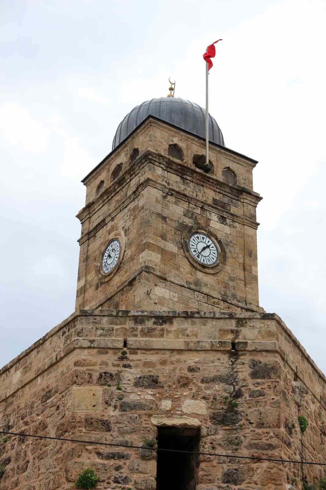 Antalya’da tarihi Saat Kulesi’nde zaman bir kez daha durdu
