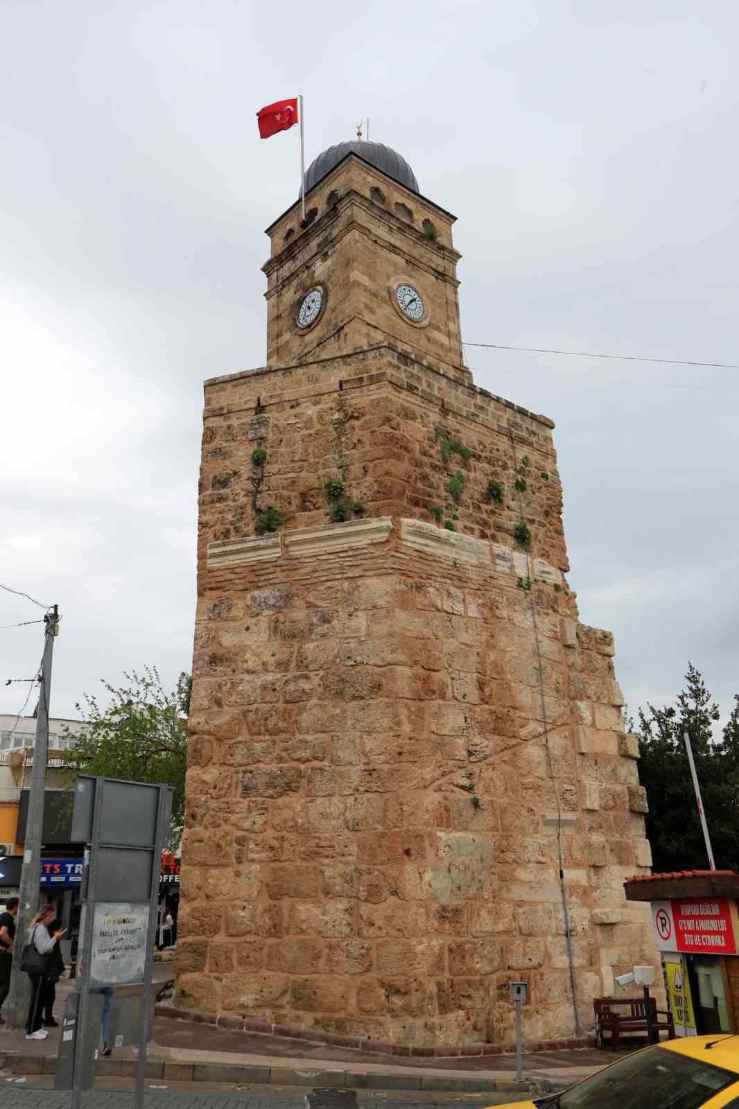 Antalya’da tarihi Saat Kulesi’nde zaman bir kez daha durdu
