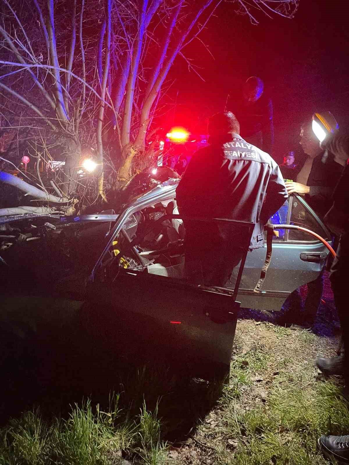 Antalya’da trafik kazası: 3 kişi hayatını kaybetti
