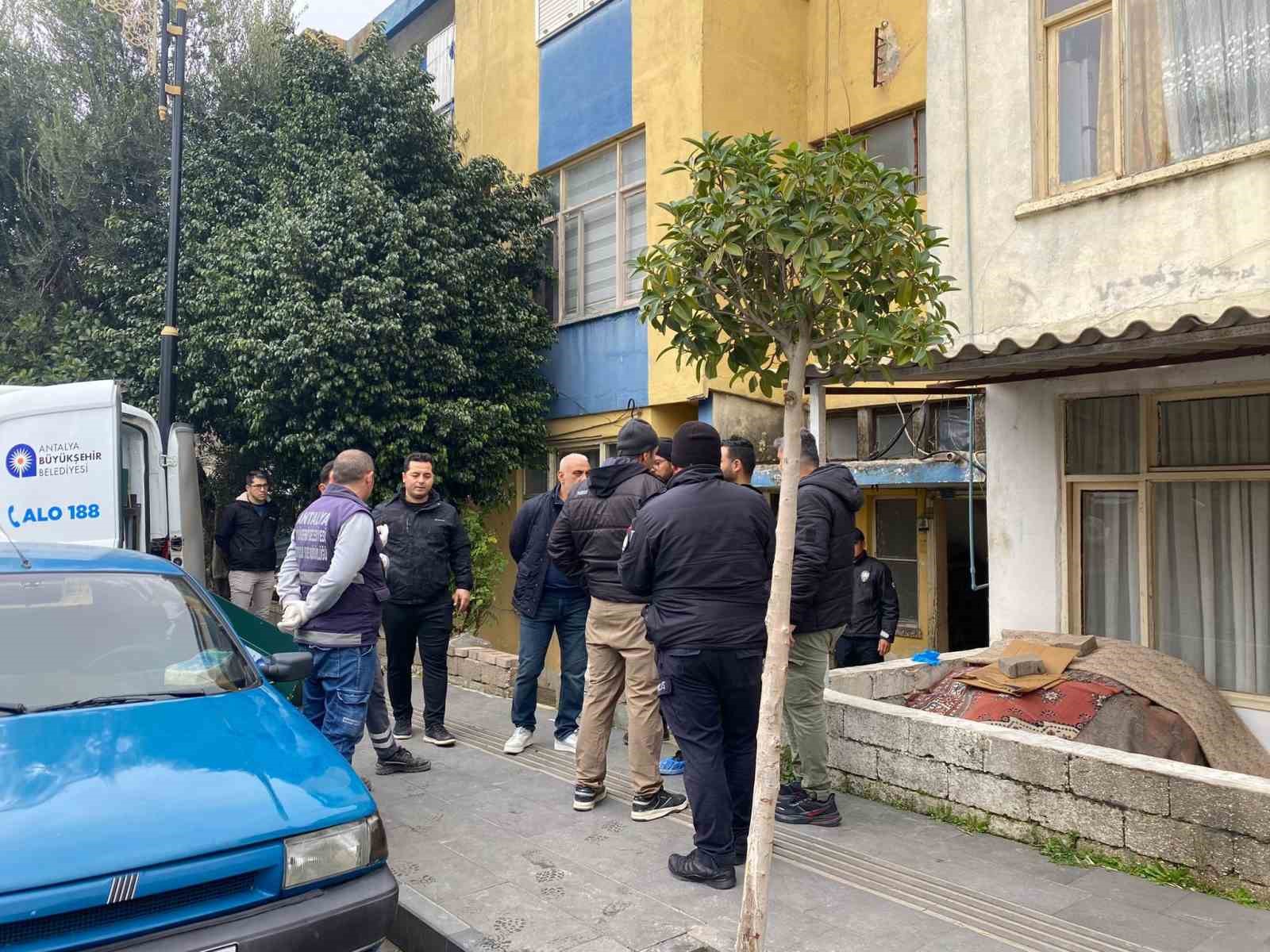 Antalya’da tüyler ürperten cinayet
Antalya’da tüyler ürperten cinayet